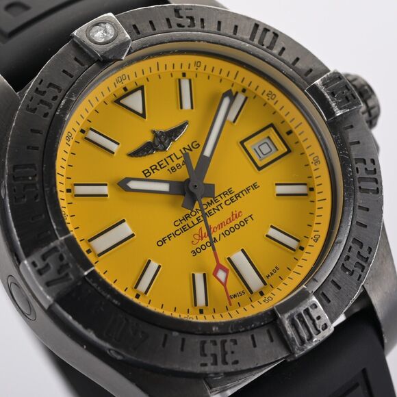 Breitling Avenger II Seawolf Blacksteel M17331 Yellow 45mm Men's Watch +B&P - Picture 6 of 12